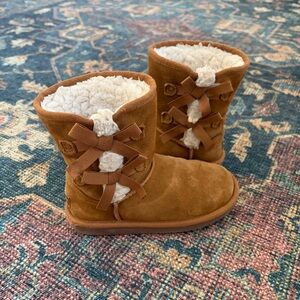 Girls Uggs size Youth 1